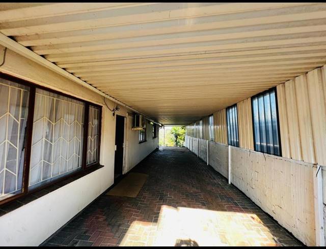 4 BEDROOM HOUSE FOR SALE IN NEWLANDS WEST